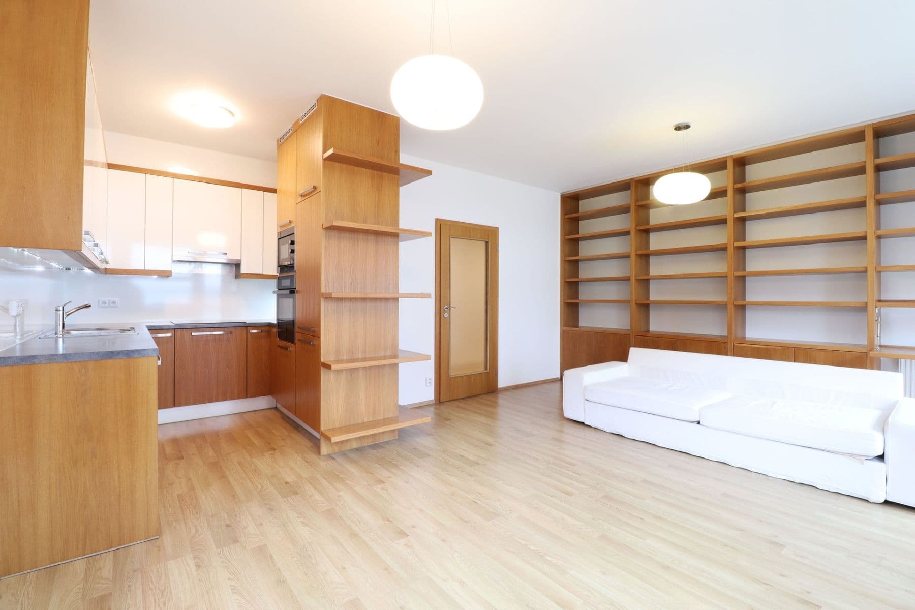 Prenájom bytu 3-izbový 81 m², Nad Akcízem, Praha, Praha Prenájom bytu 3-izbový 81 m², Nad Akcízem, Praha, Praha