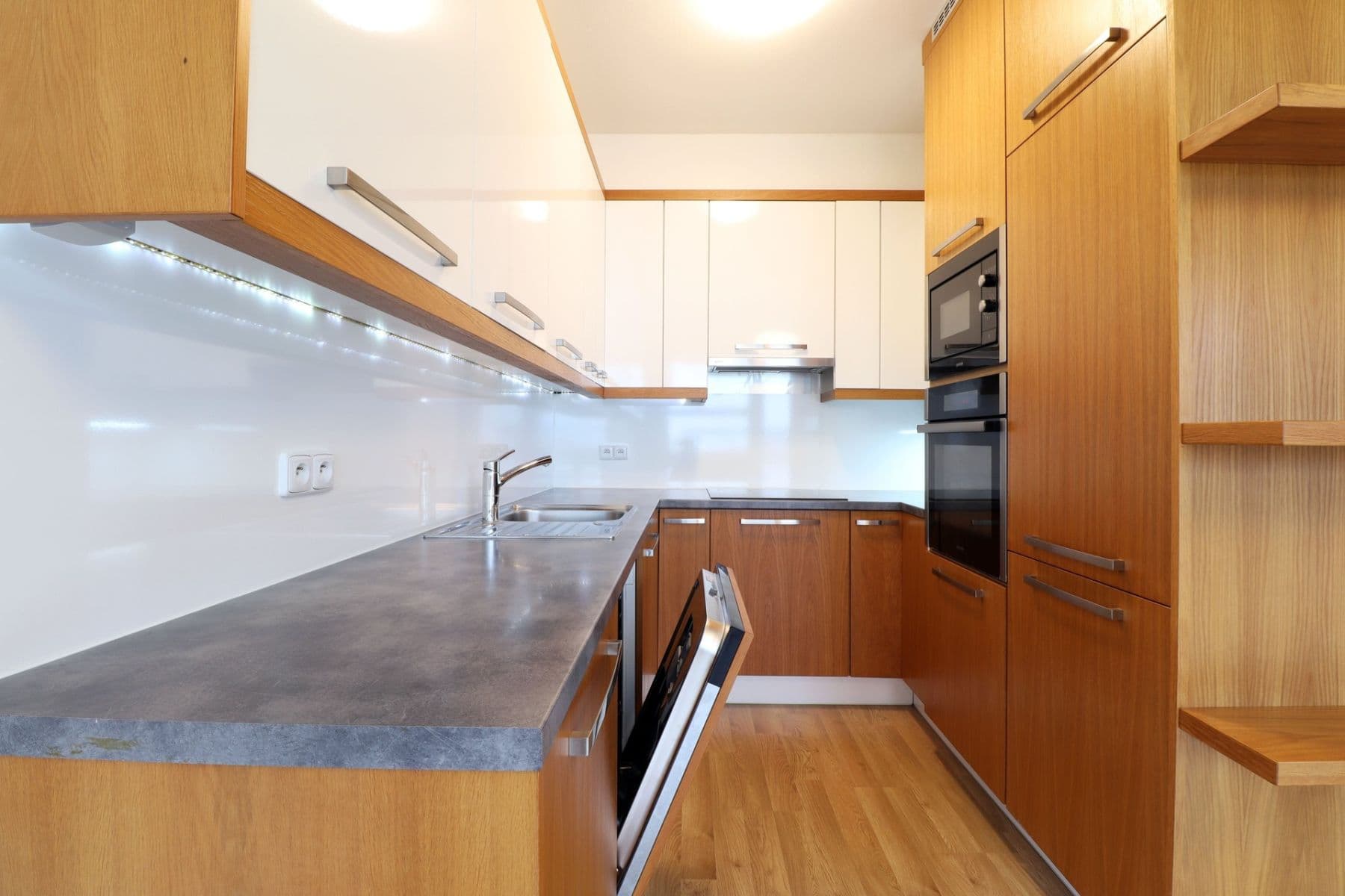 Prenájom bytu 3-izbový 81 m², Nad Akcízem, Praha, Praha Prenájom bytu 3-izbový 81 m², Nad Akcízem, Praha, Praha
