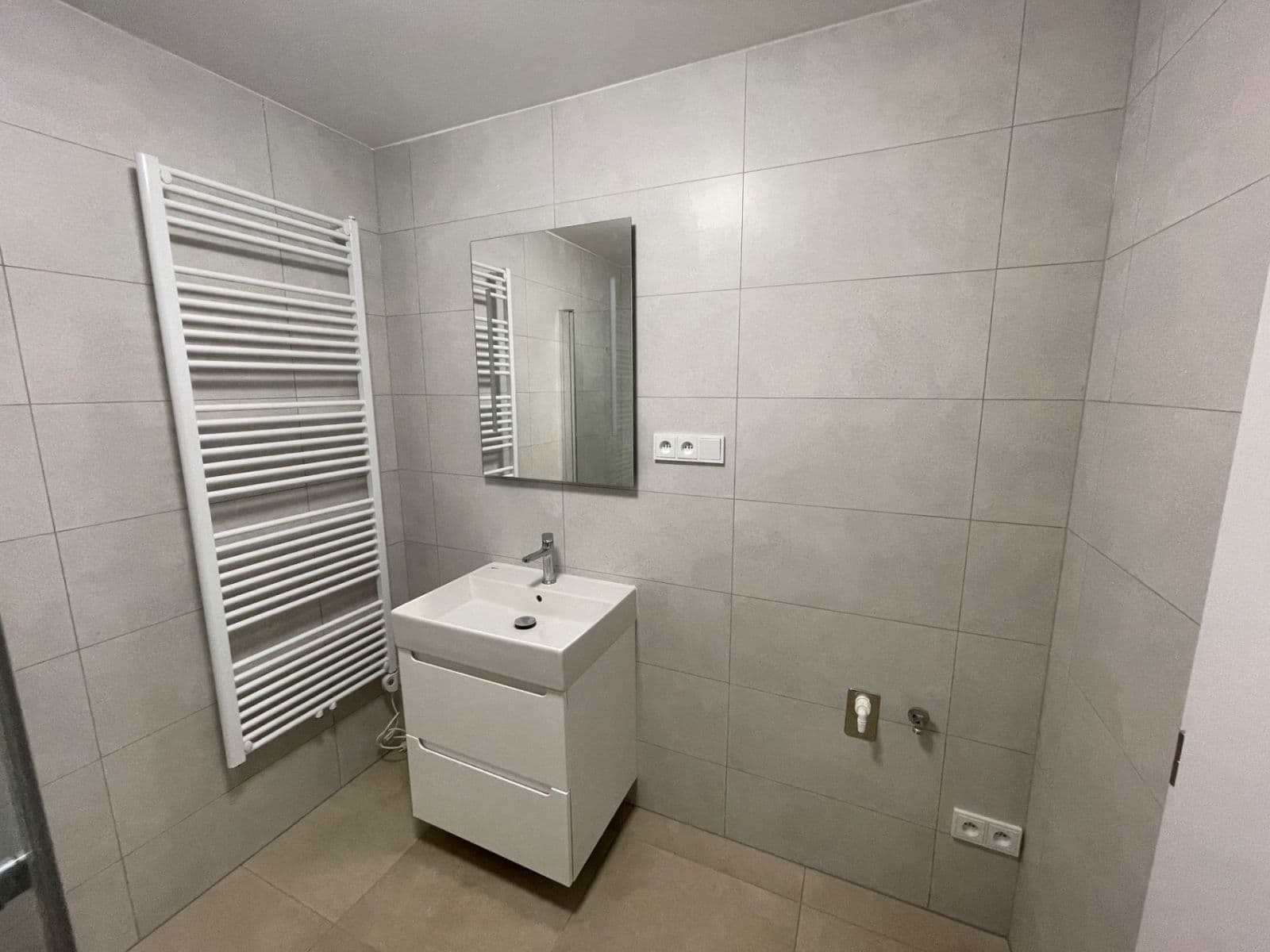Prenájom bytu 1-izbový 44 m², Gočárova třída, Hradec Králové, Královéhradecký kraj Prenájom bytu 1-izbový 44 m², Gočárova třída, Hradec Králové, Královéhradecký kraj