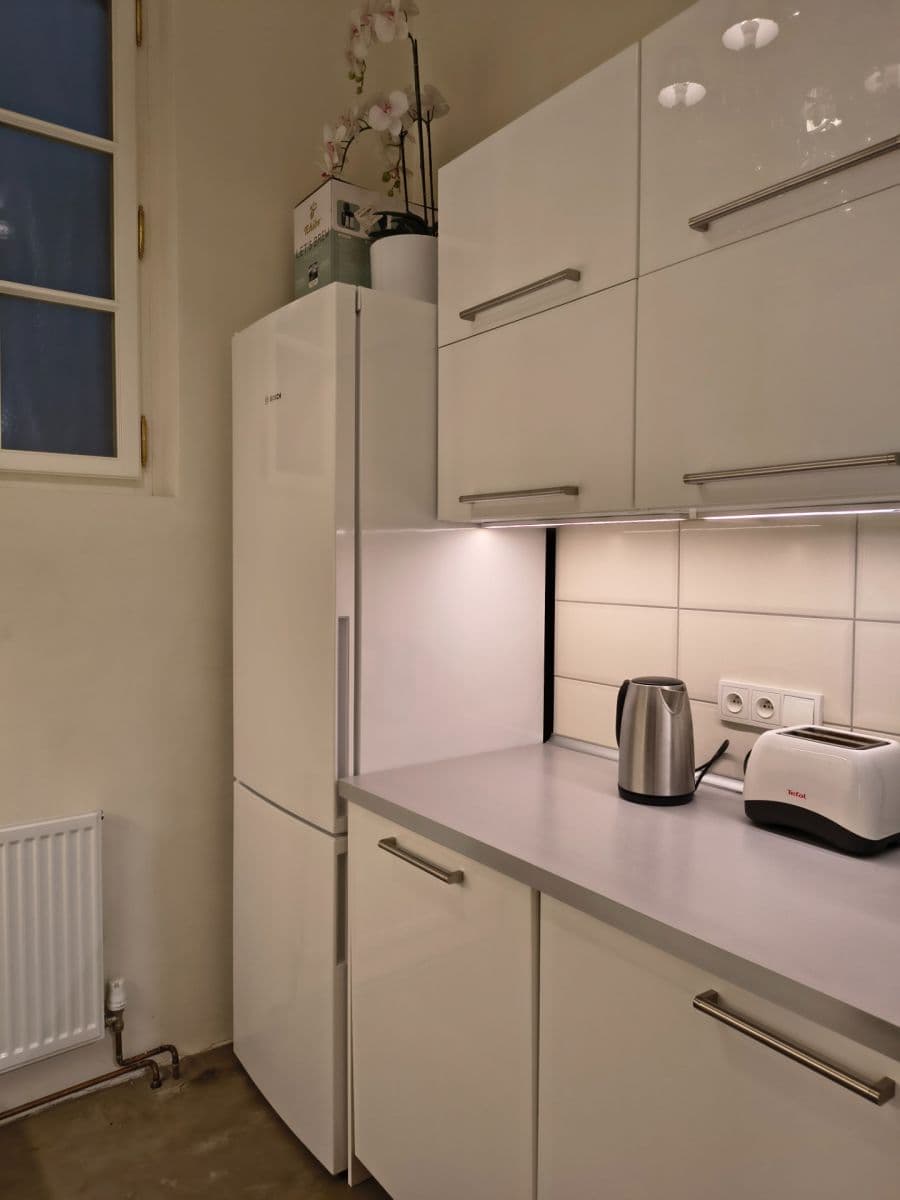 Prenájom bytu 1-izbový 33 m², Hálkova, Praha, Praha Prenájom bytu 1-izbový 33 m², Hálkova, Praha, Praha