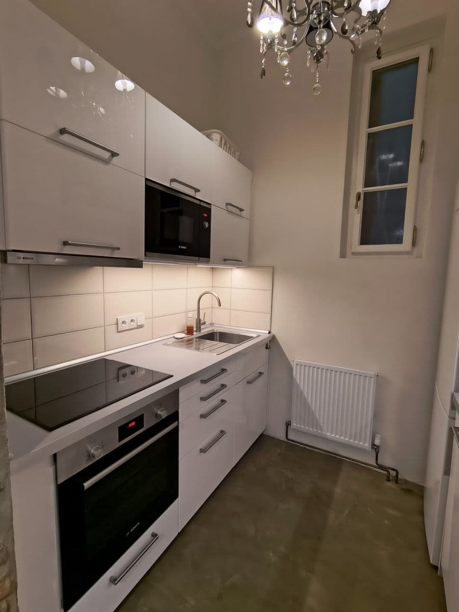 Prenájom bytu 1-izbový 33 m², Hálkova, Praha, Praha Prenájom bytu 1-izbový 33 m², Hálkova, Praha, Praha