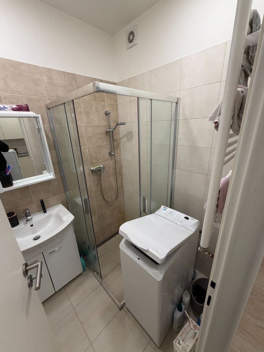 Prenájom bytu 1-izbový 31 m², 5. května, Praha, Praha Prenájom bytu 1-izbový 31 m², 5. května, Praha, Praha