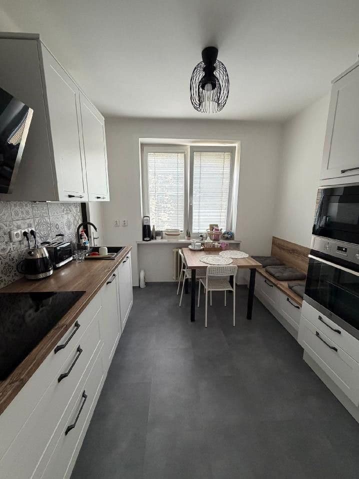 Prenájom bytu 4-izbový 85 m², Radbuzská, Praha, Praha Prenájom bytu 4-izbový 85 m², Radbuzská, Praha, Praha