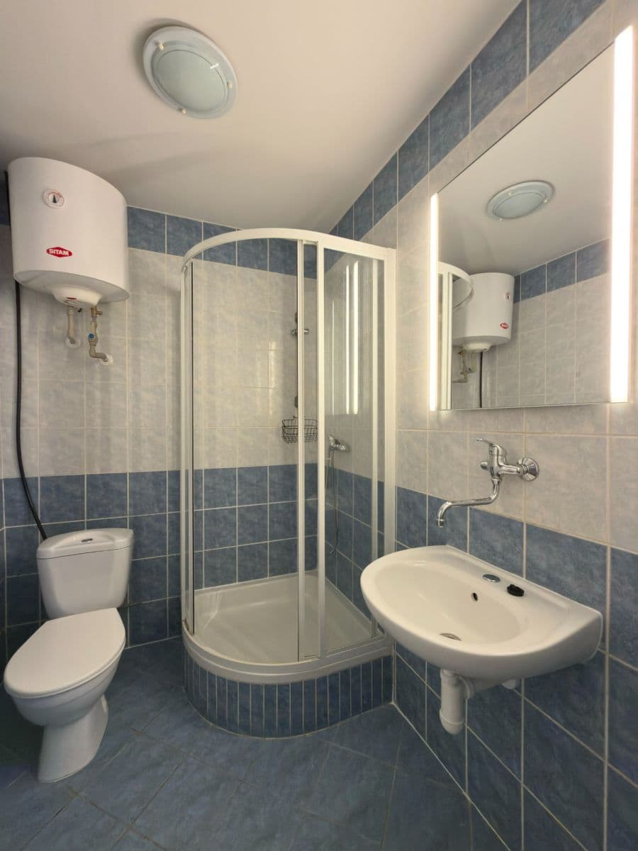 Prenájom bytu 1-izbový 39 m², Zbynická, Praha, Praha Prenájom bytu 1-izbový 39 m², Zbynická, Praha, Praha