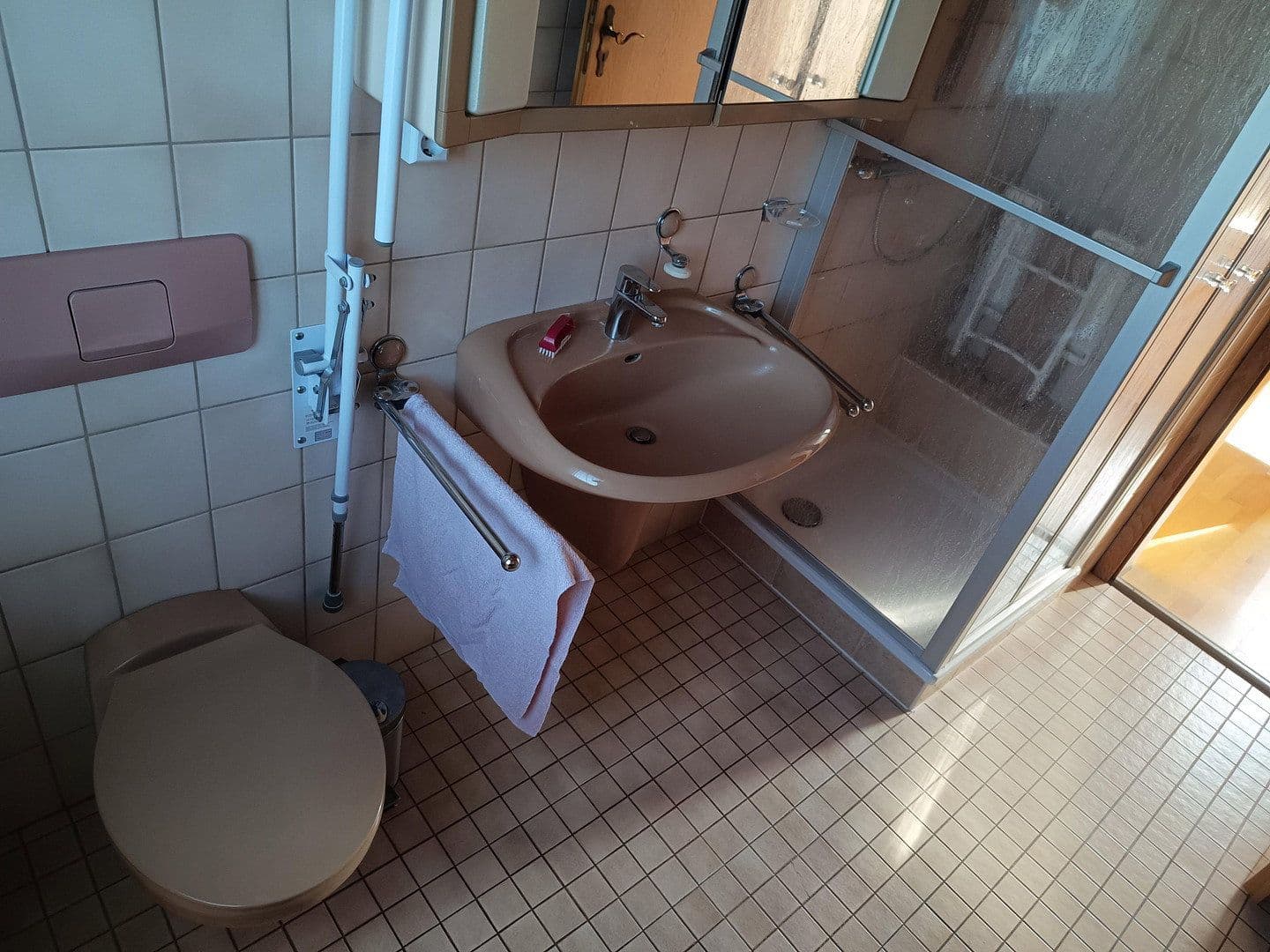 Predaj domu 116 m², pozemok 500 m², Rastede, Dolné Sasko Predaj domu 116 m², pozemok 500 m², Rastede, Dolné Sasko