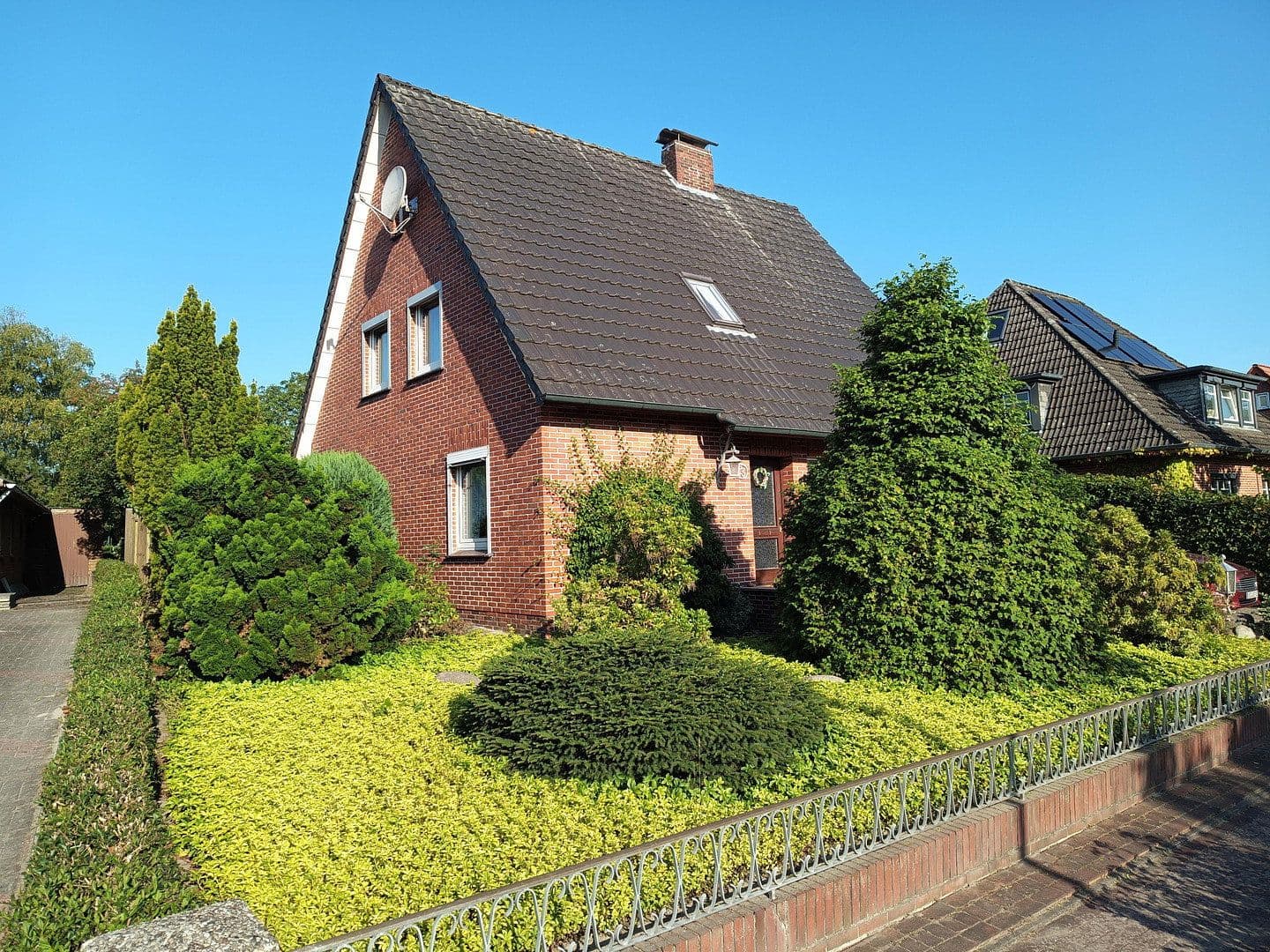Predaj domu 116 m², pozemok 500 m², Rastede, Dolné Sasko Predaj domu 116 m², pozemok 500 m², Rastede, Dolné Sasko