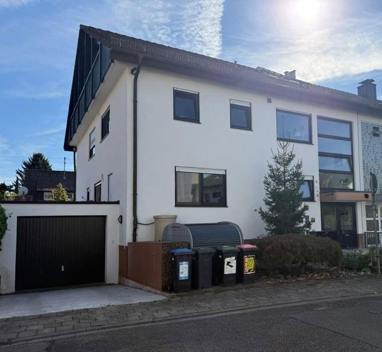 Prenájom bytu 3-izbový 116 m², Karlsruhe, Bádensko-Wurttembersko Prenájom bytu 3-izbový 116 m², Karlsruhe, Bádensko-Wurttembersko