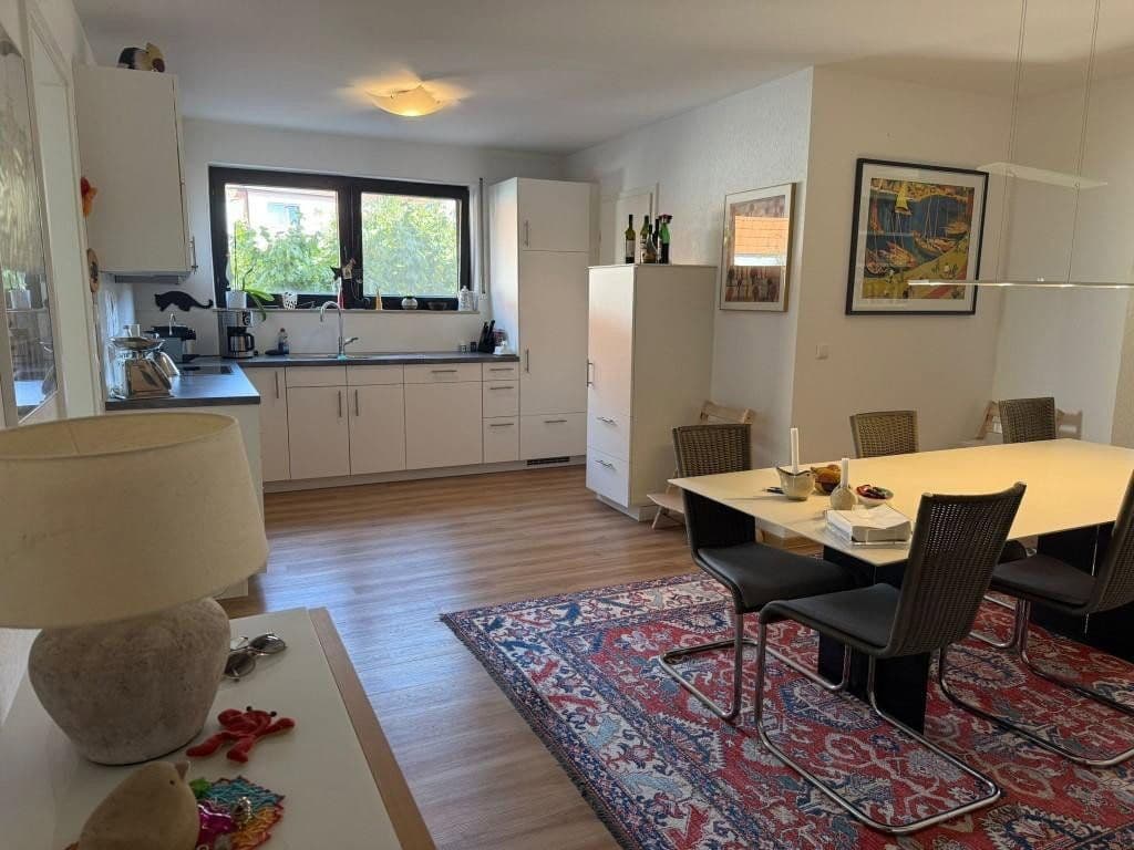 Prenájom bytu 3-izbový 116 m², Karlsruhe, Bádensko-Wurttembersko Prenájom bytu 3-izbový 116 m², Karlsruhe, Bádensko-Wurttembersko