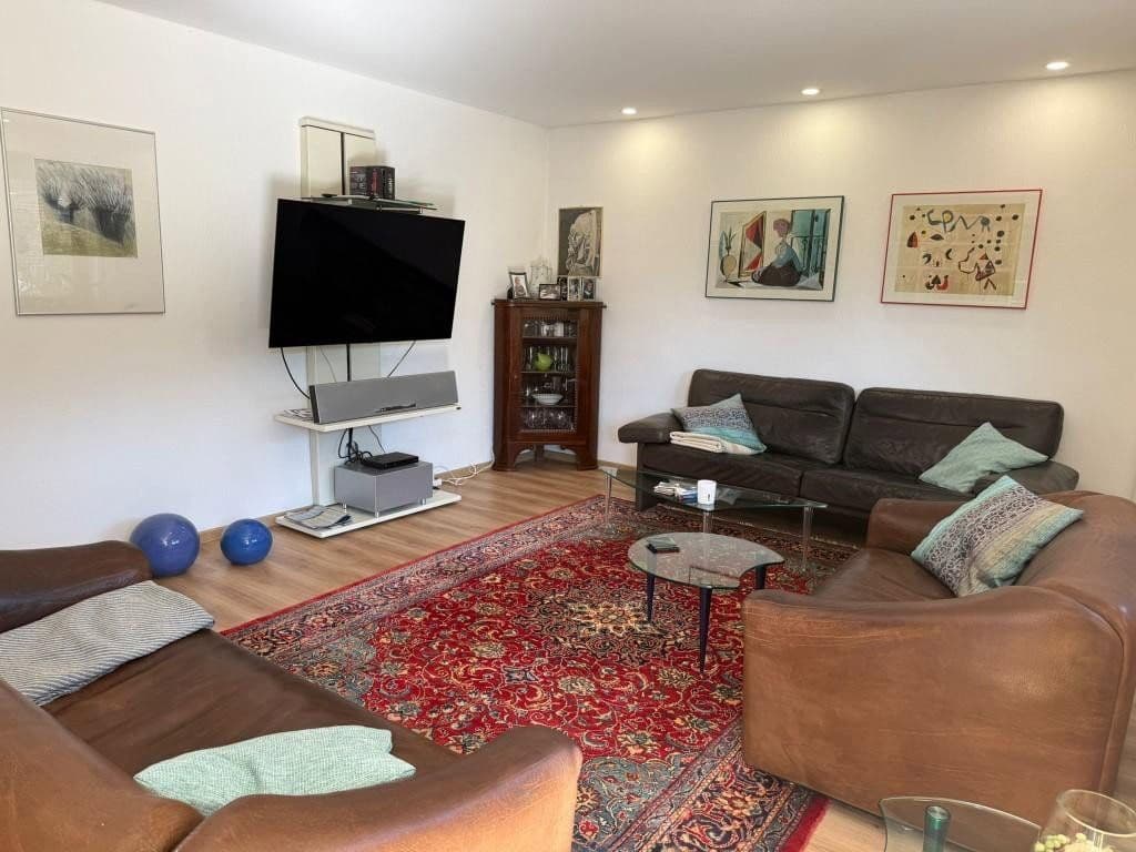 Prenájom bytu 3-izbový 116 m², Karlsruhe, Bádensko-Wurttembersko Prenájom bytu 3-izbový 116 m², Karlsruhe, Bádensko-Wurttembersko
