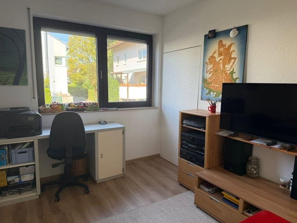 Prenájom bytu 3-izbový 116 m², Karlsruhe, Bádensko-Wurttembersko Prenájom bytu 3-izbový 116 m², Karlsruhe, Bádensko-Wurttembersko