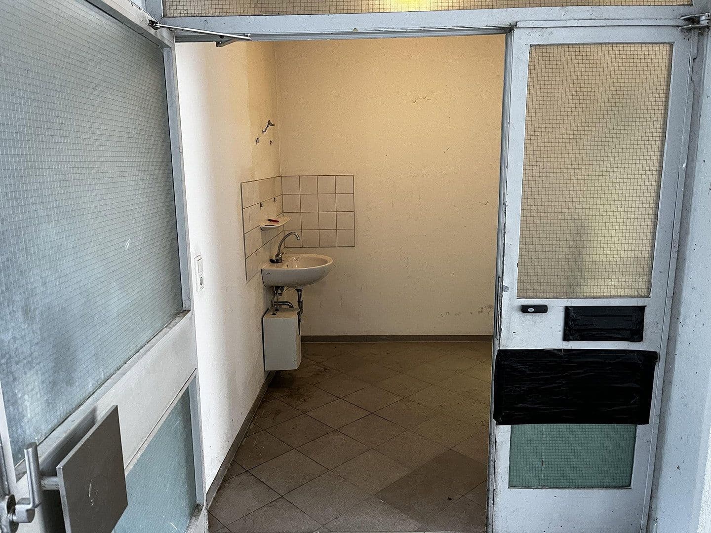 Prenájom nebytového priestoru 15 m², Erlanger Str 61, Fürth, Bavorsko Prenájom nebytového priestoru 15 m², Erlanger Str 61, Fürth, Bavorsko