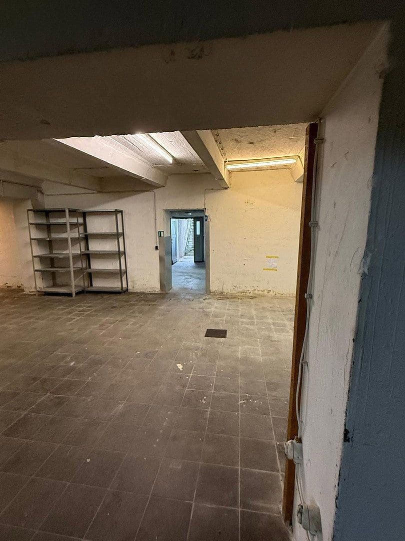 Prenájom nebytového priestoru 400 m², Herkulesstr 9-11, Essen, Severné Porýnie - Westfálsko Prenájom nebytového priestoru 400 m², Herkulesstr 9-11, Essen, Severné Porýnie - Westfálsko
