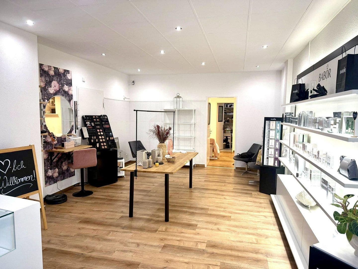Prenájom nebytového priestoru 58 m², Lübecker Strasse 25-27, Schwerin, Meklenbursko-Predpomoransko Prenájom nebytového priestoru 58 m², Lübecker Strasse 25-27, Schwerin, Meklenbursko-Predpomoransko