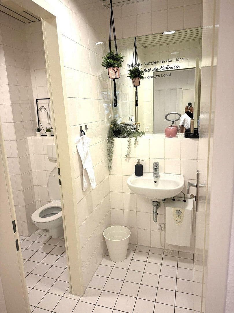 Prenájom nebytového priestoru 58 m², Lübecker Strasse 25-27, Schwerin, Meklenbursko-Predpomoransko Prenájom nebytového priestoru 58 m², Lübecker Strasse 25-27, Schwerin, Meklenbursko-Predpomoransko