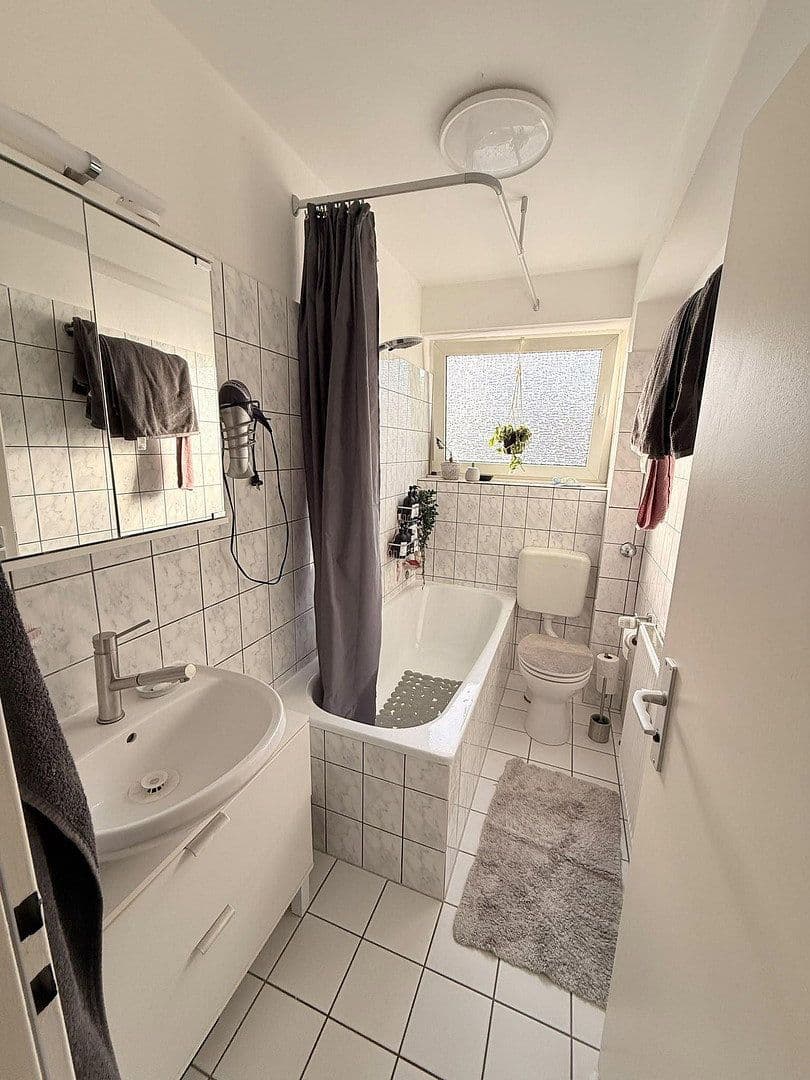 Prenájom bytu 2-izbový 45 m², Köln, Severné Porýnie - Westfálsko Prenájom bytu 2-izbový 45 m², Köln, Severné Porýnie - Westfálsko