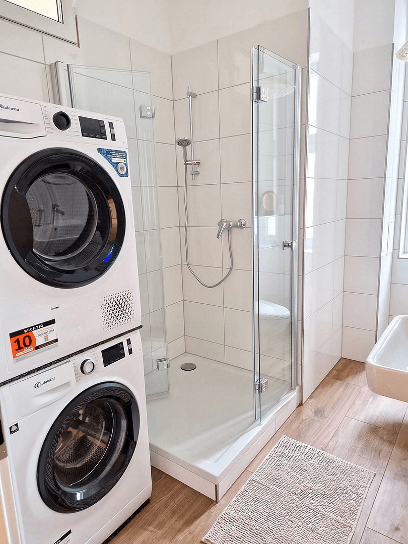 Prenájom bytu 1-izbový 38 m², Berlin, Berlín Prenájom bytu 1-izbový 38 m², Berlin, Berlín
