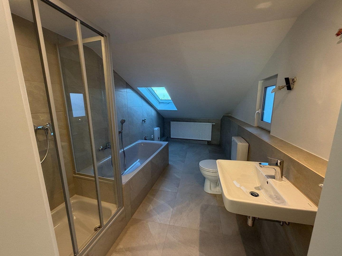 Prenájom bytu 4-izbový 119 m², Nürnberg, Bavorsko Prenájom bytu 4-izbový 119 m², Nürnberg, Bavorsko
