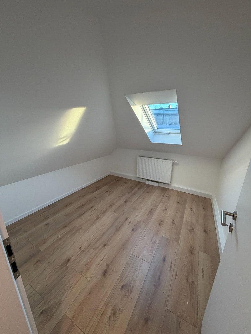 Prenájom bytu 4-izbový 119 m², Nürnberg, Bavorsko Prenájom bytu 4-izbový 119 m², Nürnberg, Bavorsko