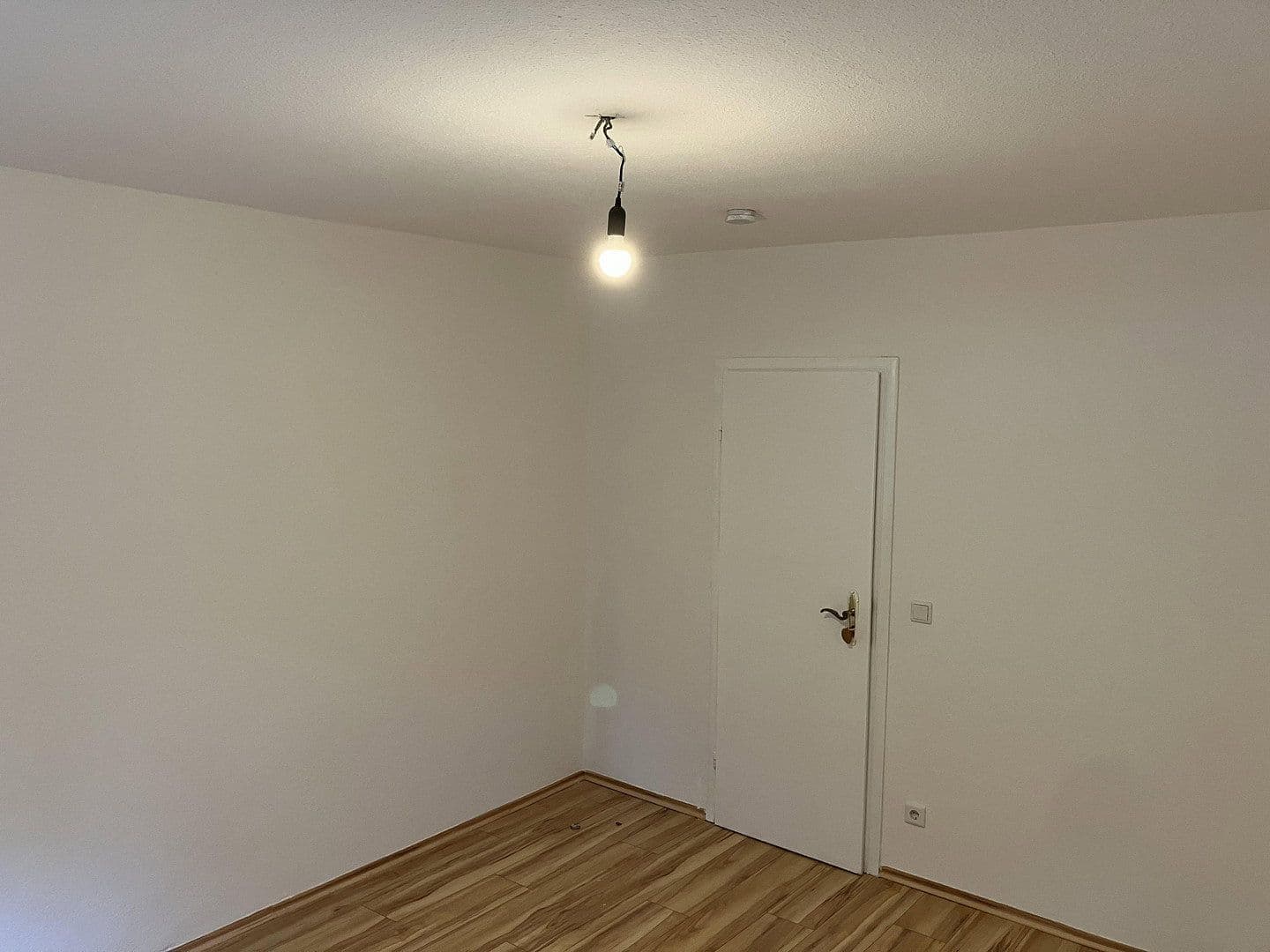 Prenájom bytu 2-izbový 65 m², Paul-Bonatz-Straße 25, Düsseldorf, Severné Porýnie - Westfálsko Prenájom bytu 2-izbový 65 m², Paul-Bonatz-Straße 25, Düsseldorf, Severné Porýnie - Westfálsko