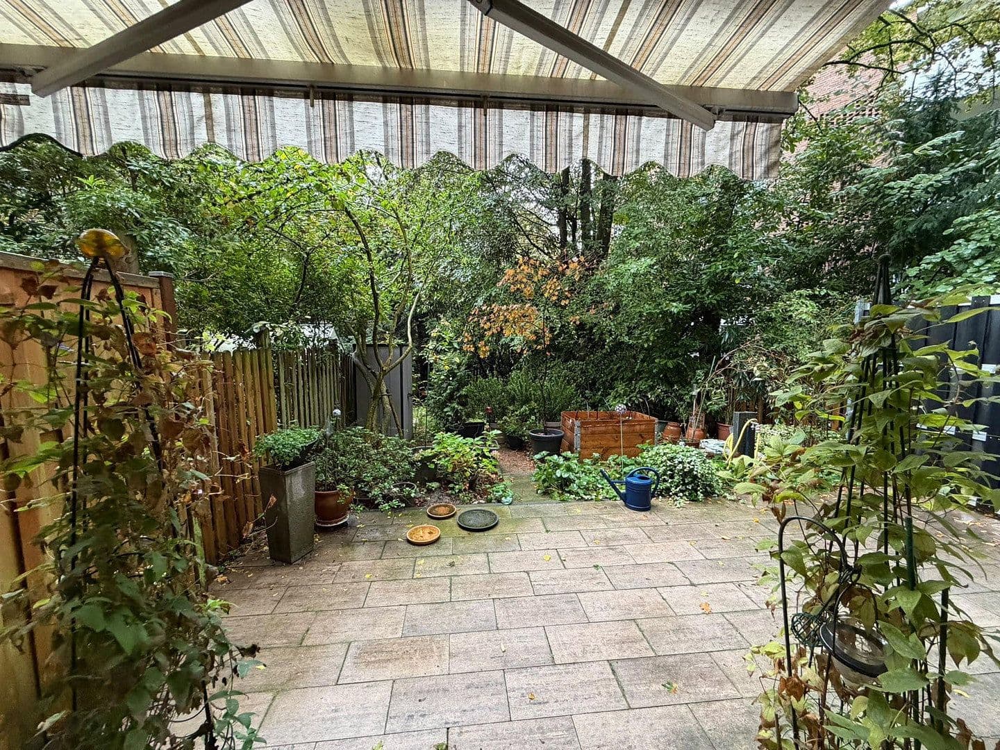 Prenájom bytu 2-izbový 65 m², Paul-Bonatz-Straße 25, Düsseldorf, Severné Porýnie - Westfálsko Prenájom bytu 2-izbový 65 m², Paul-Bonatz-Straße 25, Düsseldorf, Severné Porýnie - Westfálsko