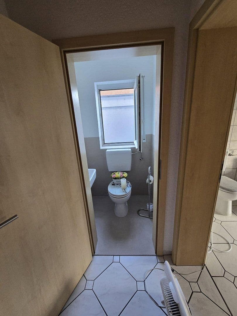 Predaj bytu 4-izbový 143 m², Eich, Porýnie-Falcko Predaj bytu 4-izbový 143 m², Eich, Porýnie-Falcko