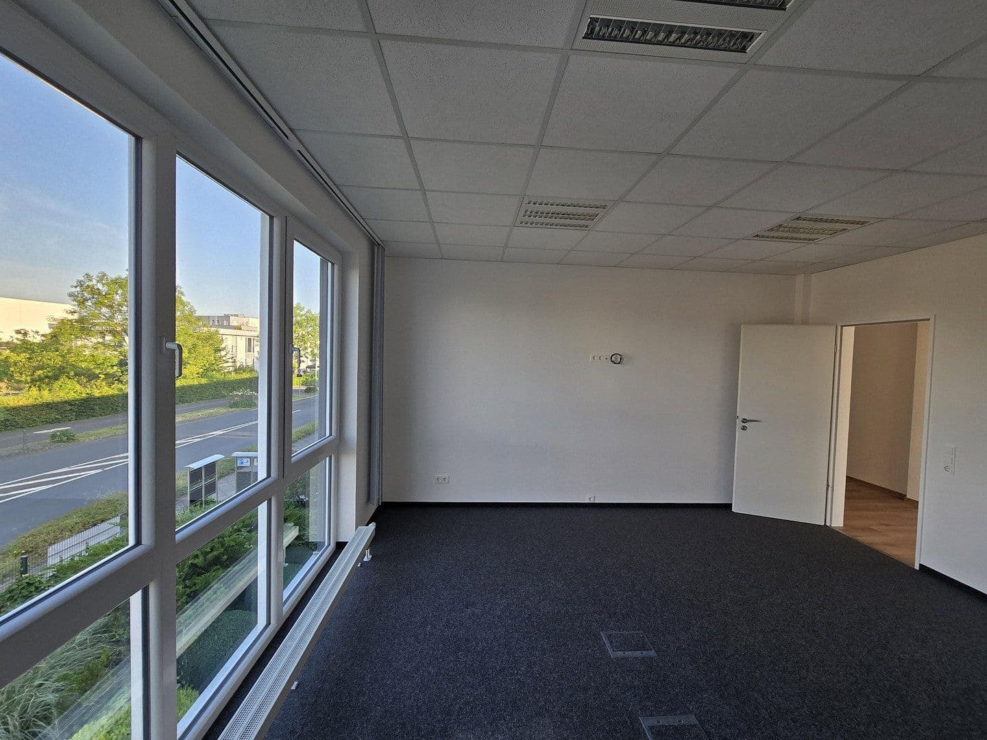 Prenájom kancelárie 190 m², Keramikerstrasse 59, Rheinbach, Severné Porýnie - Westfálsko Prenájom kancelárie 190 m², Keramikerstrasse 59, Rheinbach, Severné Porýnie - Westfálsko