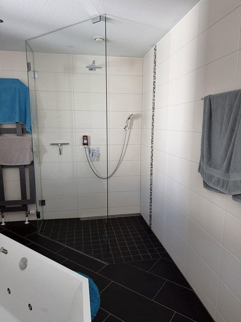 Predaj domu 200 m², pozemok 1.050 m², Feucht, Bavorsko Predaj domu 200 m², pozemok 1.050 m², Feucht, Bavorsko
