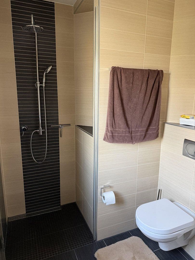 Predaj domu 200 m², pozemok 1.050 m², Feucht, Bavorsko Predaj domu 200 m², pozemok 1.050 m², Feucht, Bavorsko