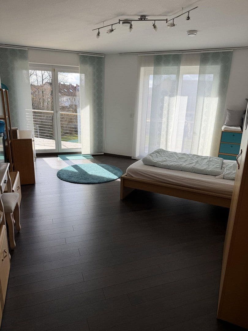 Predaj domu 200 m², pozemok 1.050 m², Feucht, Bavorsko Predaj domu 200 m², pozemok 1.050 m², Feucht, Bavorsko