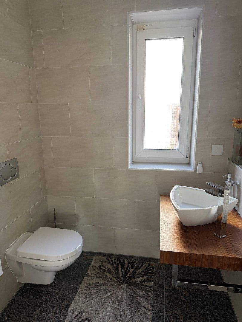 Predaj domu 200 m², pozemok 1.050 m², Feucht, Bavorsko Predaj domu 200 m², pozemok 1.050 m², Feucht, Bavorsko
