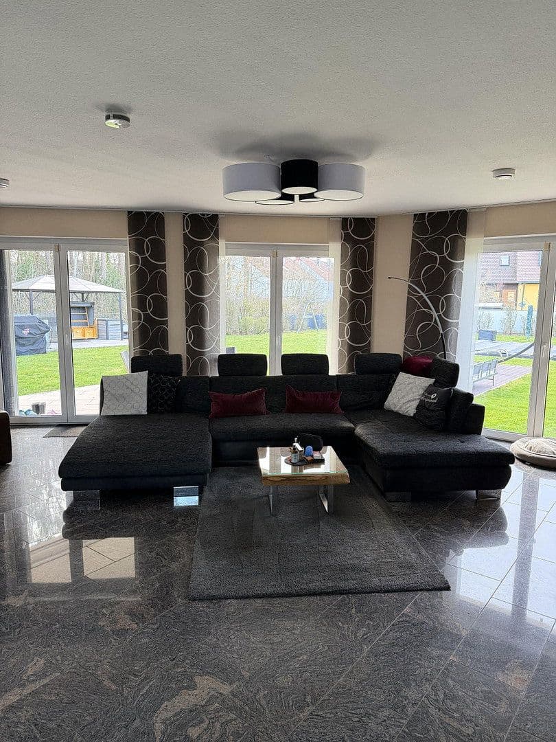 Predaj domu 200 m², pozemok 1.050 m², Feucht, Bavorsko Predaj domu 200 m², pozemok 1.050 m², Feucht, Bavorsko