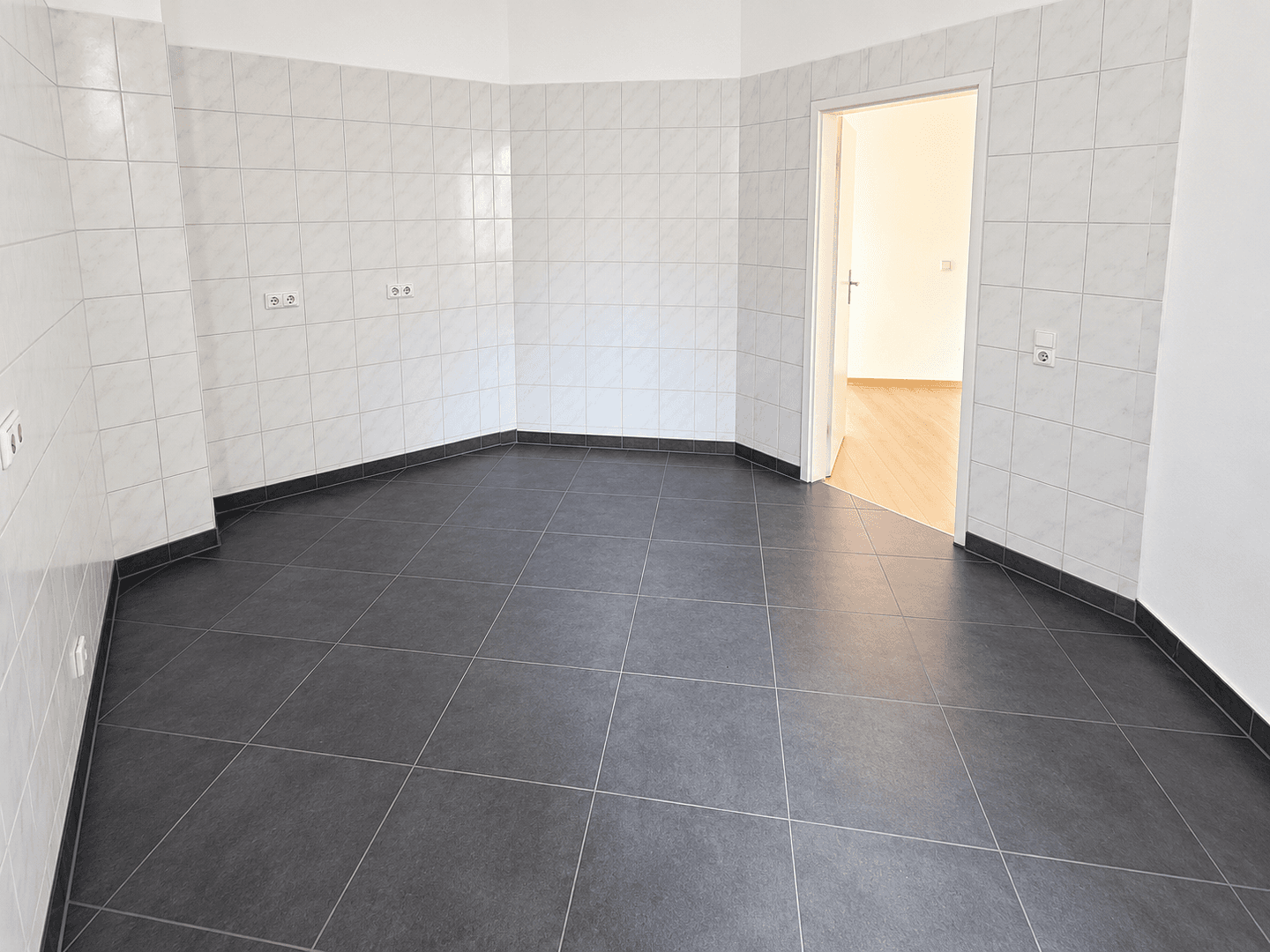 Prenájom bytu 3-izbový 83 m², Leipzig, Sasko Prenájom bytu 3-izbový 83 m², Leipzig, Sasko