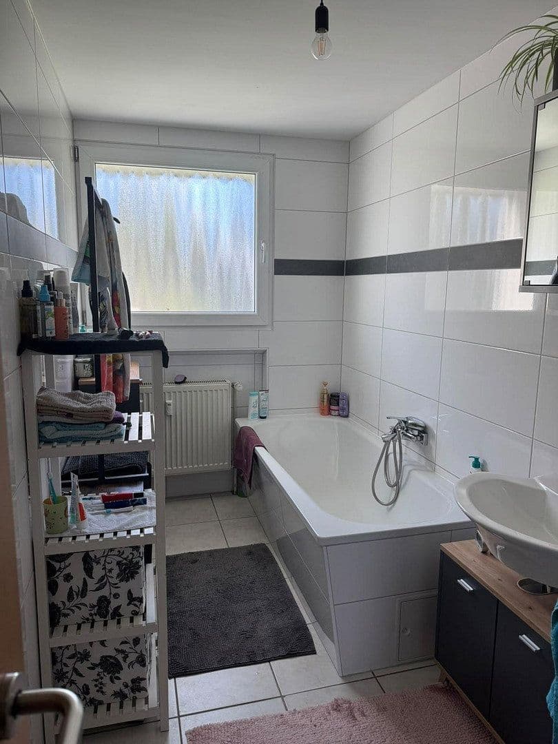 Prenájom bytu 4-izbový 112 m², Lindlar, Severné Porýnie - Westfálsko Prenájom bytu 4-izbový 112 m², Lindlar, Severné Porýnie - Westfálsko