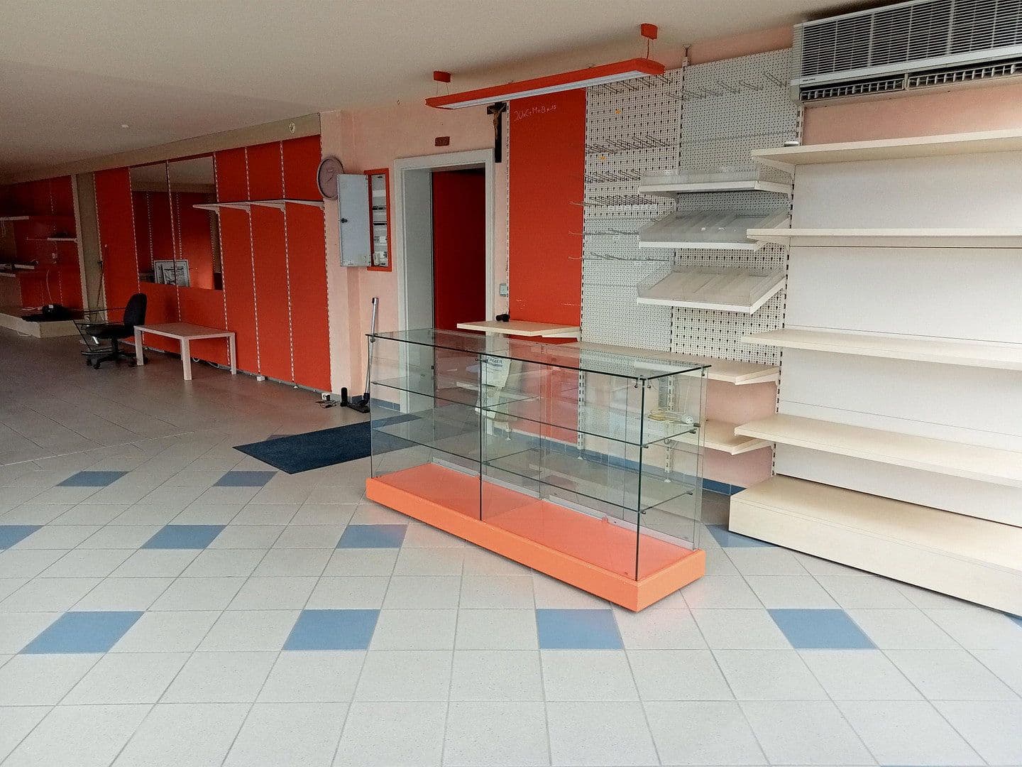 Prenájom nebytového priestoru 2.100 m², Auenweg 20, Eichendorf, Bavorsko Prenájom nebytového priestoru 2.100 m², Auenweg 20, Eichendorf, Bavorsko