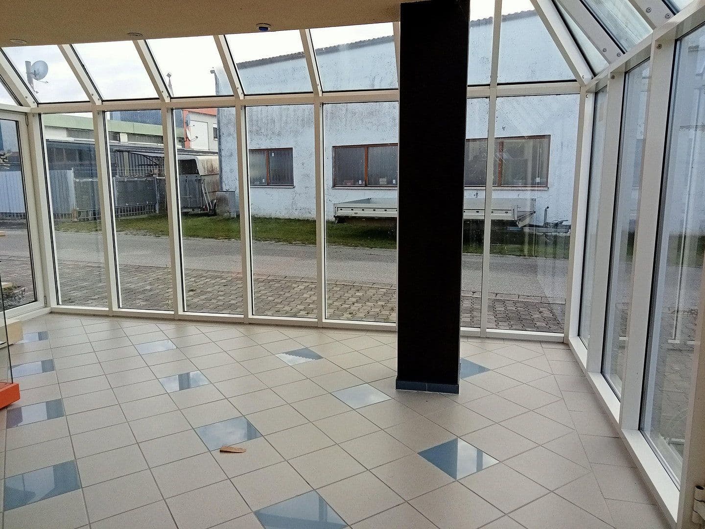 Prenájom nebytového priestoru 2.100 m², Auenweg 20, Eichendorf, Bavorsko Prenájom nebytového priestoru 2.100 m², Auenweg 20, Eichendorf, Bavorsko