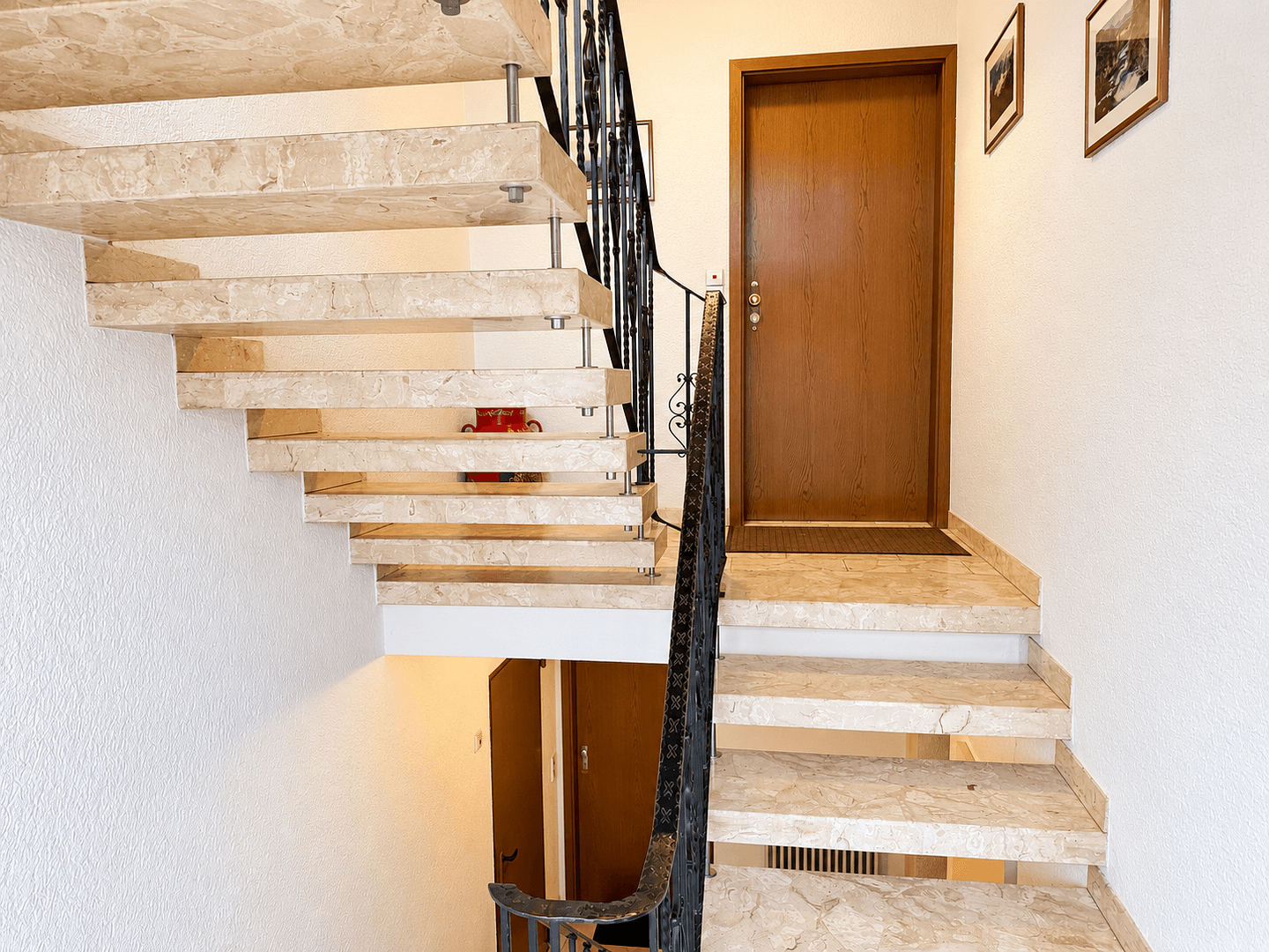 Predaj domu 358 m², pozemok 482 m², Marxzell, Bádensko-Wurttembersko Predaj domu 358 m², pozemok 482 m², Marxzell, Bádensko-Wurttembersko