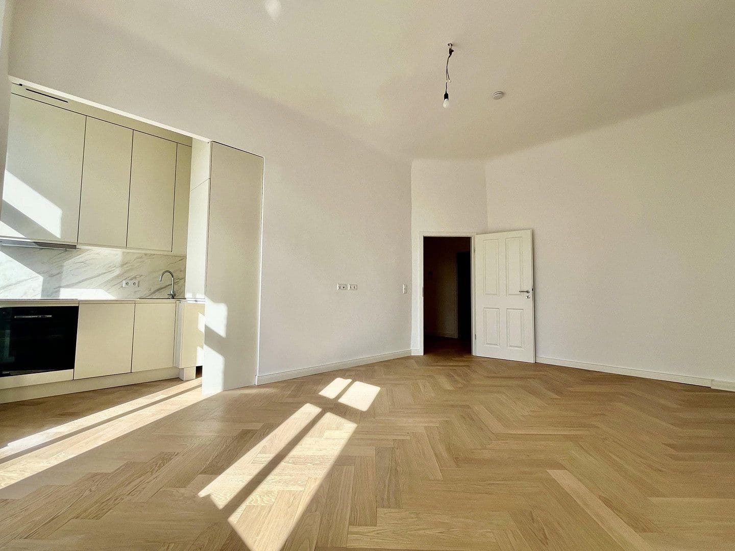 Prenájom bytu 3-izbový 59 m², Schöneberger Str. 9, Berlin, Berlín Prenájom bytu 3-izbový 59 m², Schöneberger Str. 9, Berlin, Berlín