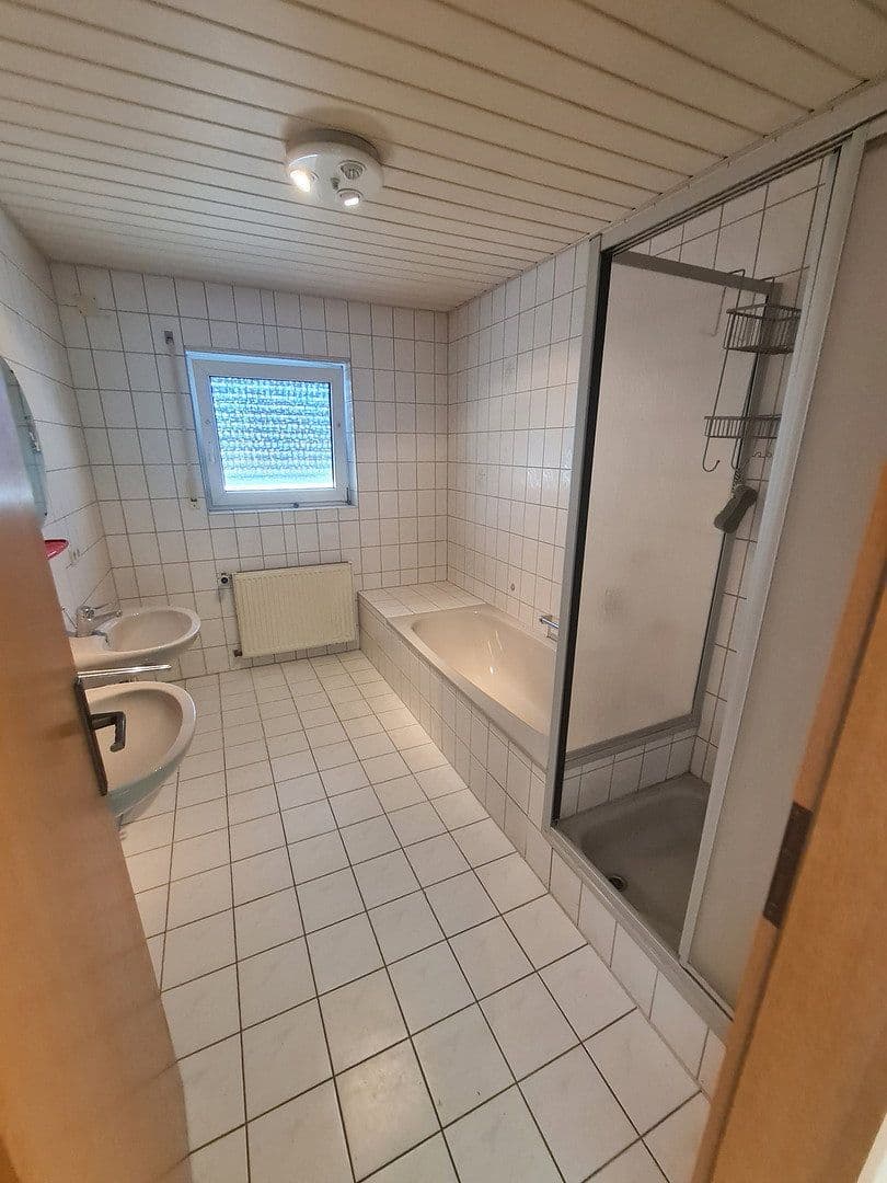 Prenájom bytu 4-izbový 105 m², Orchideenweg 3, Stutensee, Bádensko-Wurttembersko Prenájom bytu 4-izbový 105 m², Orchideenweg 3, Stutensee, Bádensko-Wurttembersko