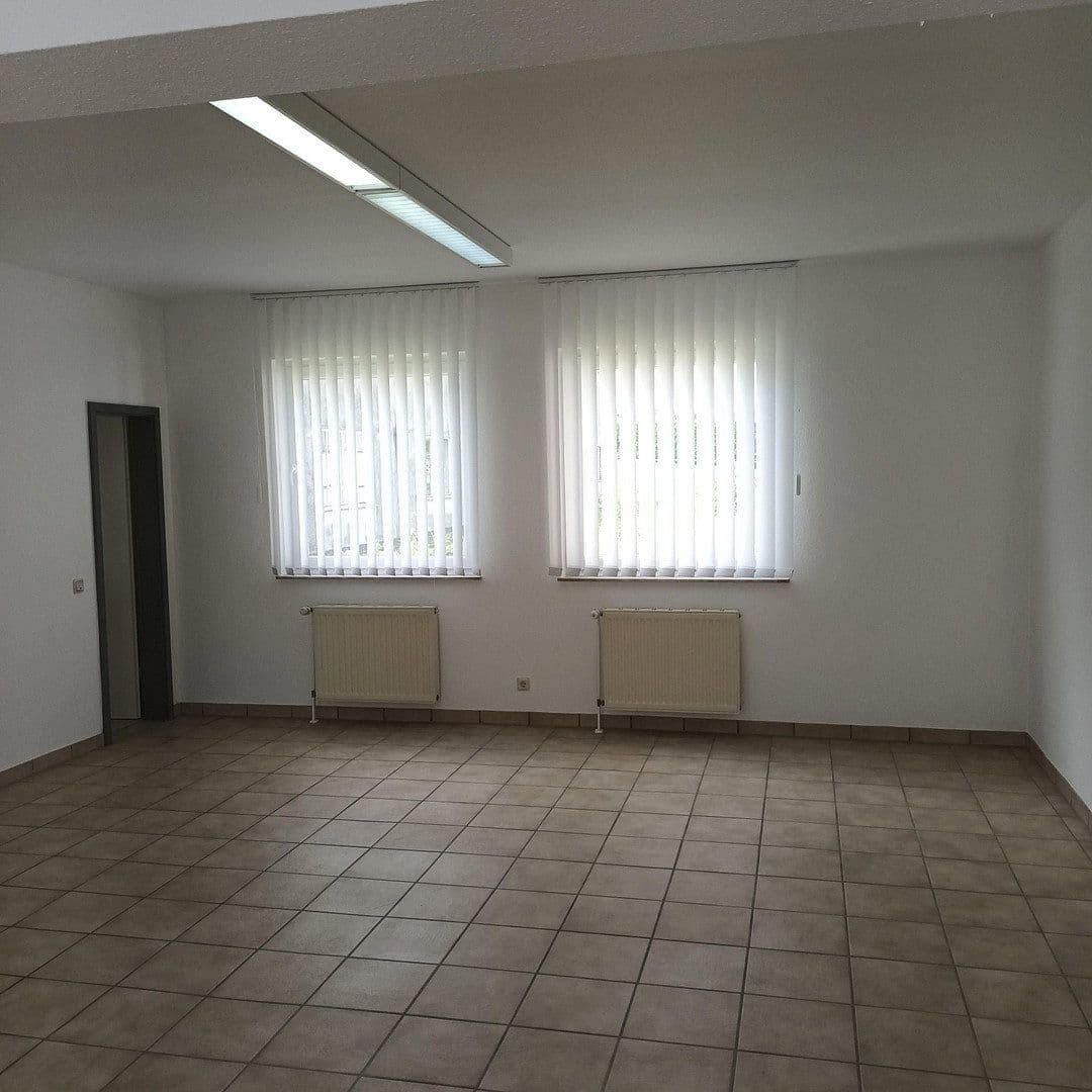 Prenájom nebytového priestoru 860 m², Neunkirchen, Severné Porýnie - Westfálsko Prenájom nebytového priestoru 860 m², Neunkirchen, Severné Porýnie - Westfálsko