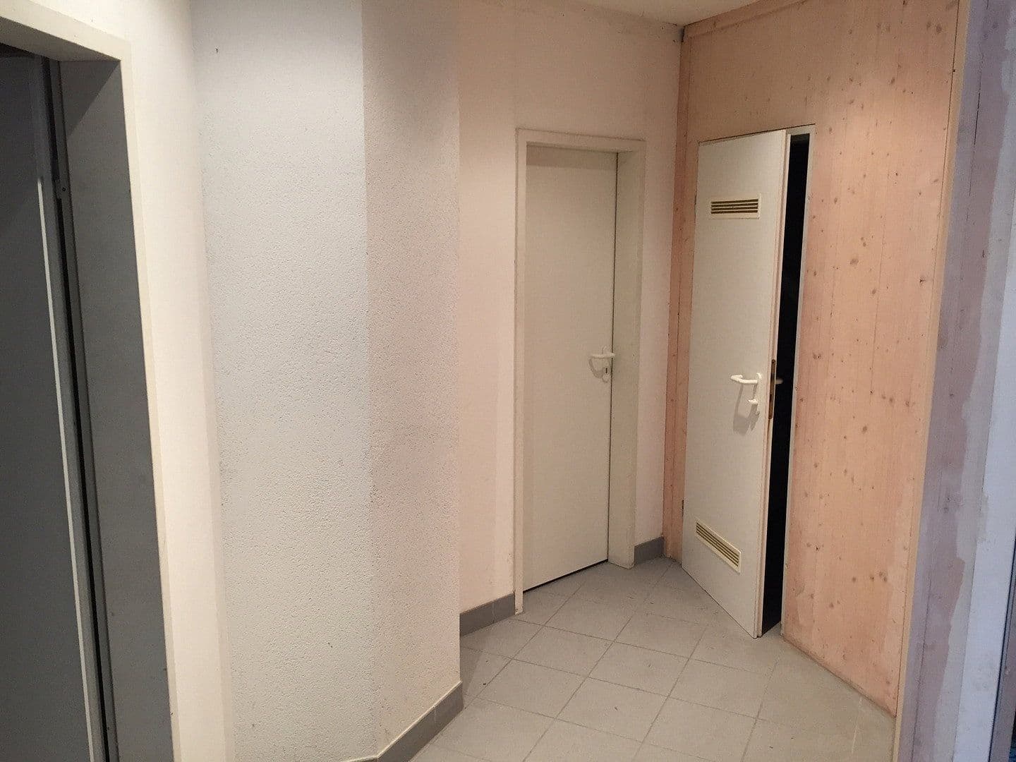 Prenájom nebytového priestoru 450 m², Zum Tälchen 2, Wilsdruff, Sasko Prenájom nebytového priestoru 450 m², Zum Tälchen 2, Wilsdruff, Sasko