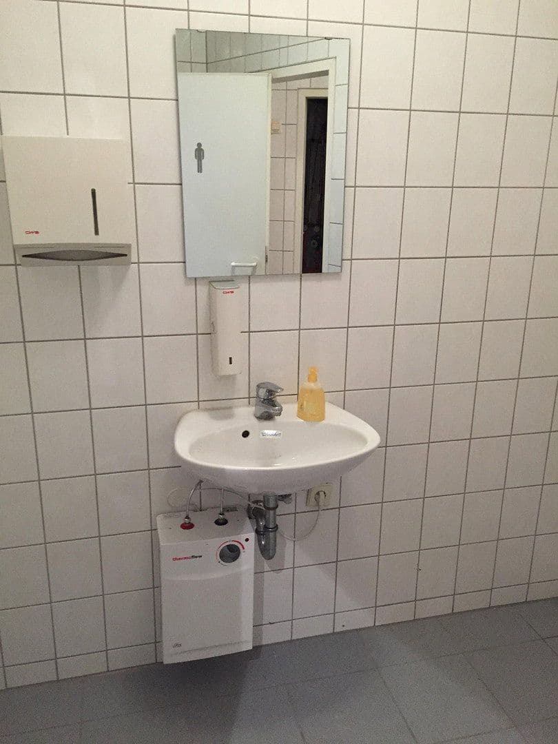 Prenájom nebytového priestoru 450 m², Zum Tälchen 2, Wilsdruff, Sasko Prenájom nebytového priestoru 450 m², Zum Tälchen 2, Wilsdruff, Sasko