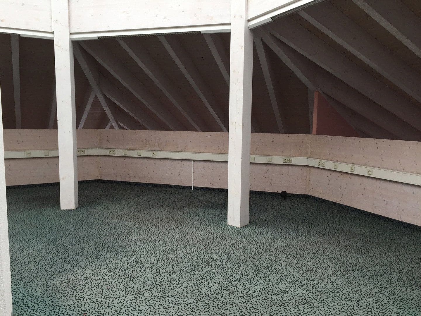 Prenájom nebytového priestoru 450 m², Zum Tälchen 2, Wilsdruff, Sasko Prenájom nebytového priestoru 450 m², Zum Tälchen 2, Wilsdruff, Sasko