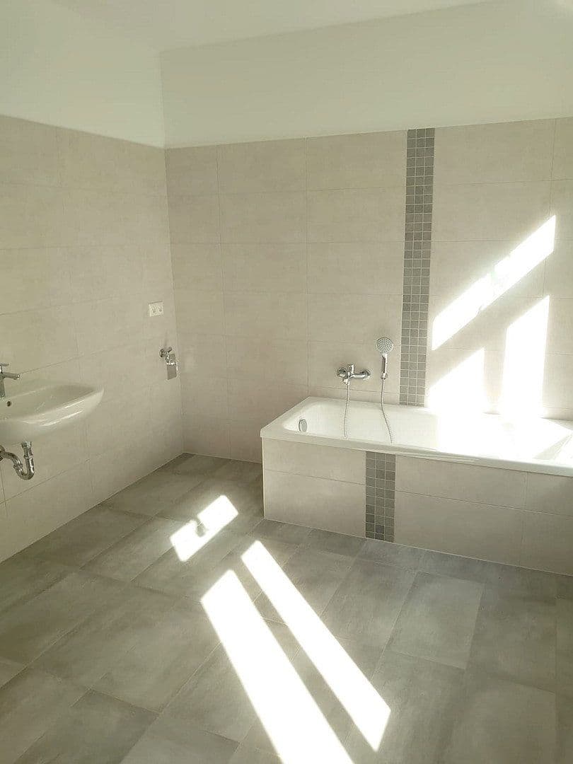 Prenájom bytu 2-izbový 94 m², Humboldtstraße 8, Reichenbach, Sasko Prenájom bytu 2-izbový 94 m², Humboldtstraße 8, Reichenbach, Sasko