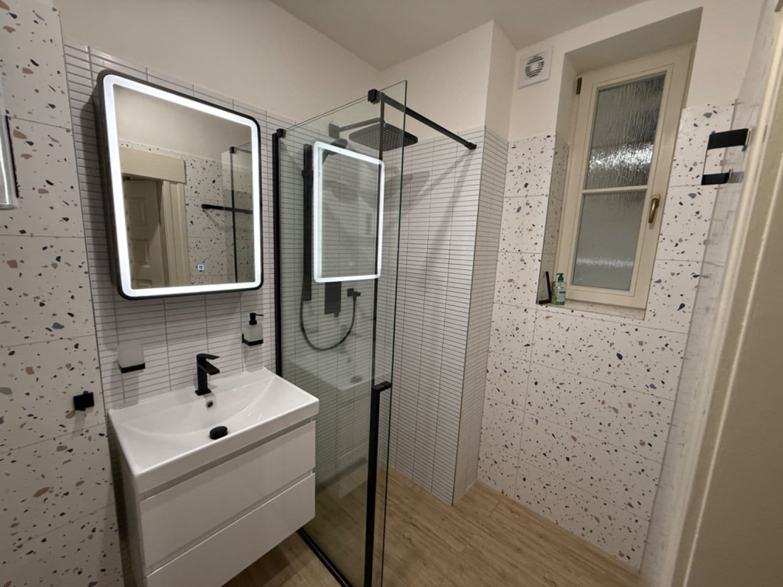 Prenájom bytu 2-izbový 48 m², Čajkovského, Praha, Praha Prenájom bytu 2-izbový 48 m², Čajkovského, Praha, Praha