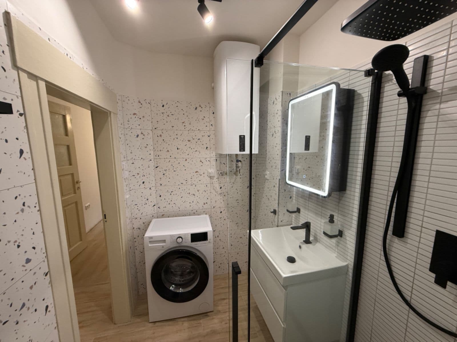 Prenájom bytu 2-izbový 48 m², Čajkovského, Praha, Praha Prenájom bytu 2-izbový 48 m², Čajkovského, Praha, Praha