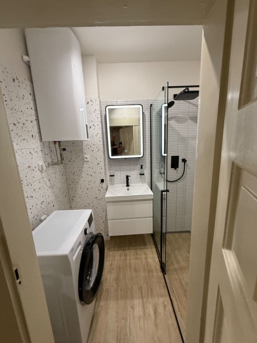 Prenájom bytu 2-izbový 48 m², Čajkovského, Praha, Praha Prenájom bytu 2-izbový 48 m², Čajkovského, Praha, Praha