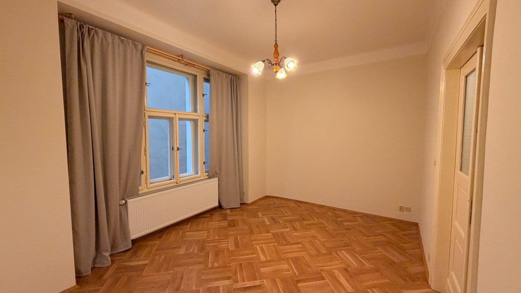 Prenájom bytu 2-izbový 70 m², Haškova, Praha, Praha Prenájom bytu 2-izbový 70 m², Haškova, Praha, Praha