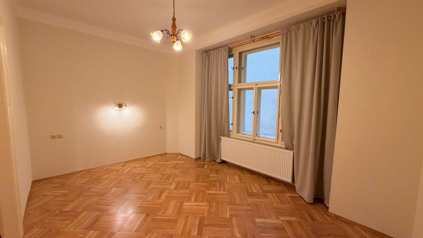 Prenájom bytu 2-izbový 70 m², Haškova, Praha, Praha Prenájom bytu 2-izbový 70 m², Haškova, Praha, Praha