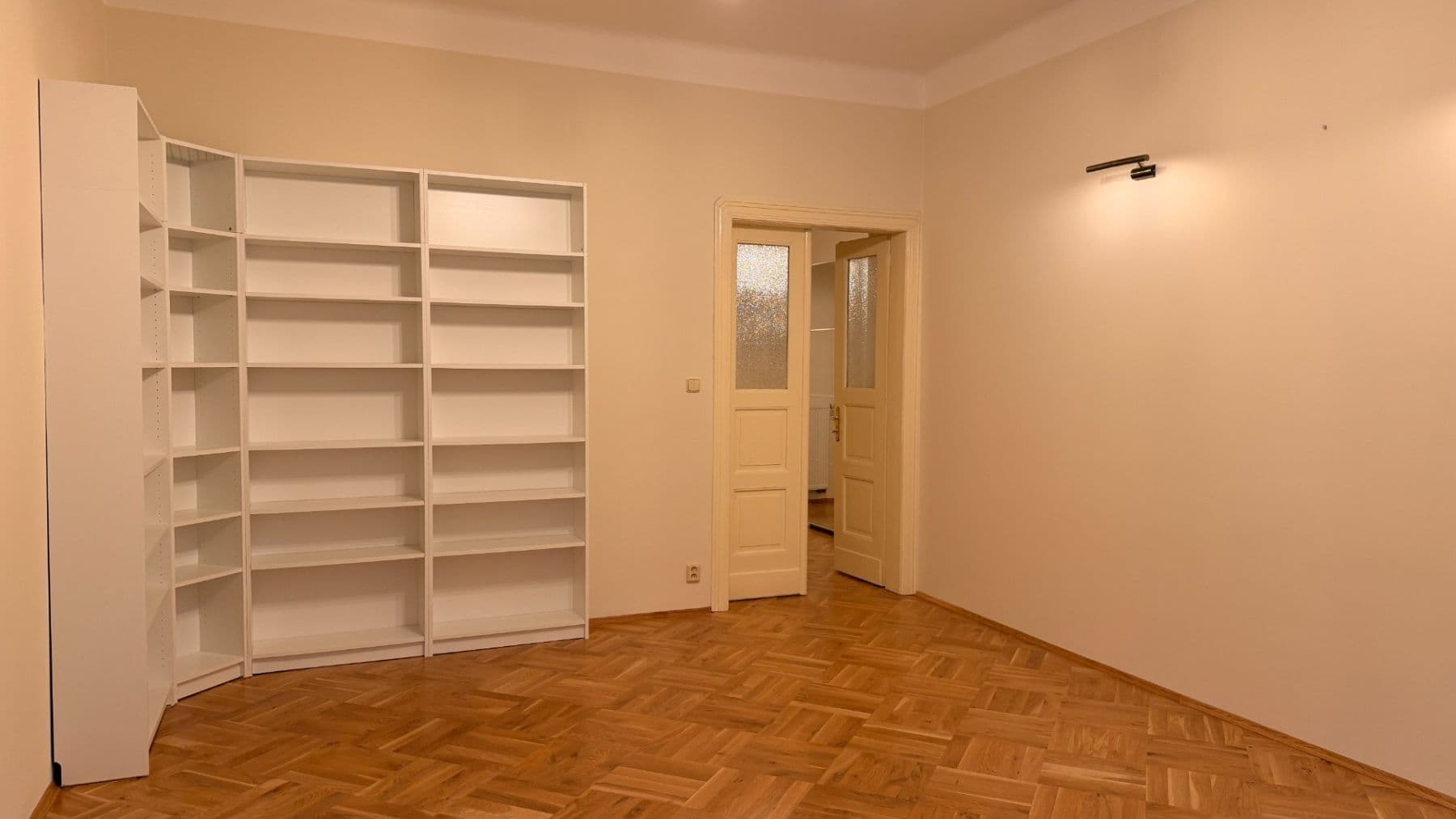 Prenájom bytu 2-izbový 70 m², Haškova, Praha, Praha Prenájom bytu 2-izbový 70 m², Haškova, Praha, Praha