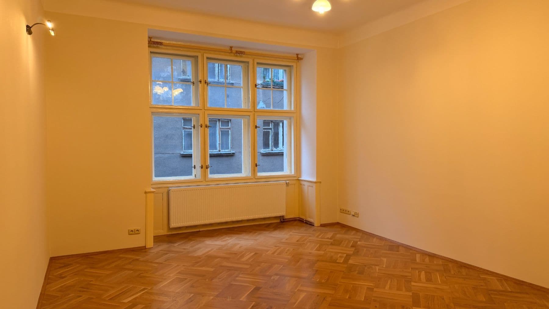 Prenájom bytu 2-izbový 70 m², Haškova, Praha, Praha Prenájom bytu 2-izbový 70 m², Haškova, Praha, Praha